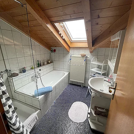 Ferienwohnung Witt, Badezimmer mit Badewanne, Dusche, Waschbecken